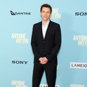 Anyone But You - galeria zdjęć - filmweb