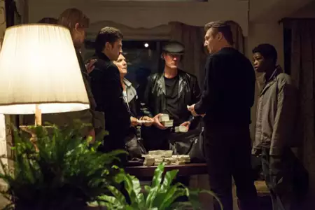 Krocząc wśród cieni - galeria zdjęć - filmweb