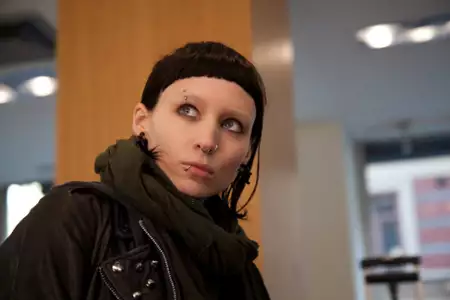 Dziewczyna z tatuażem - galeria zdjęć - filmweb