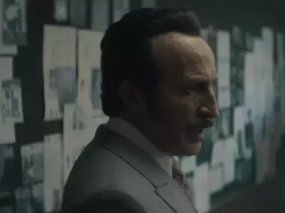 Un extra&ntilde;o enemigo - galeria zdjęć - filmweb