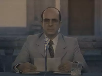 Un extra&ntilde;o enemigo - galeria zdjęć - filmweb