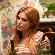 Bella Thorne w Święta Clare