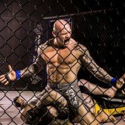 Tapped Out - galeria zdjęć - filmweb