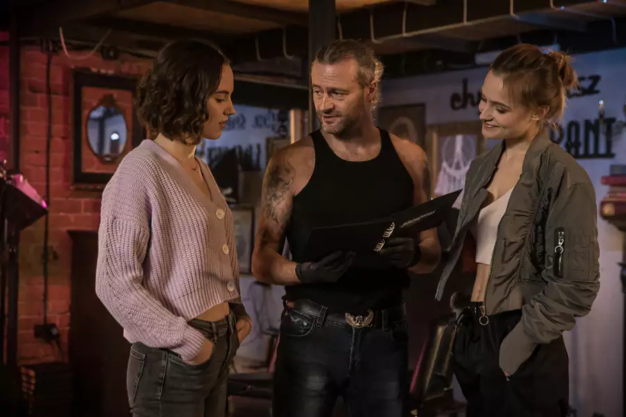 Skazana - galeria zdjęć - filmweb