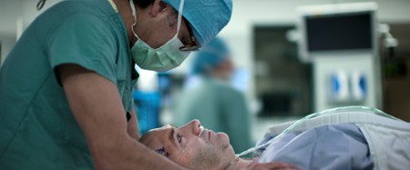 Chirurgiczne cięcie - galeria zdjęć - filmweb