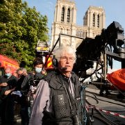 Notre-Dame płonie - galeria zdjęć - filmweb