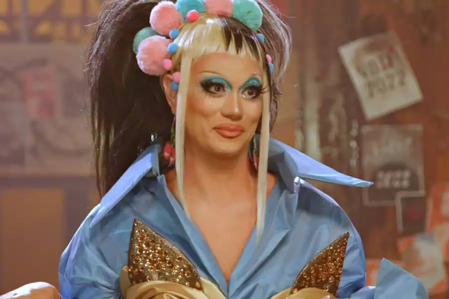 Drag Den with Manila Luzon - galeria zdjęć - filmweb