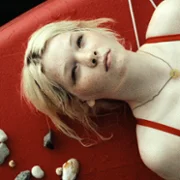 Wpatrując się w słońce - galeria zdjęć - filmweb