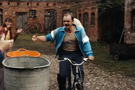 Wpatrując się w słońce - galeria zdjęć - filmweb