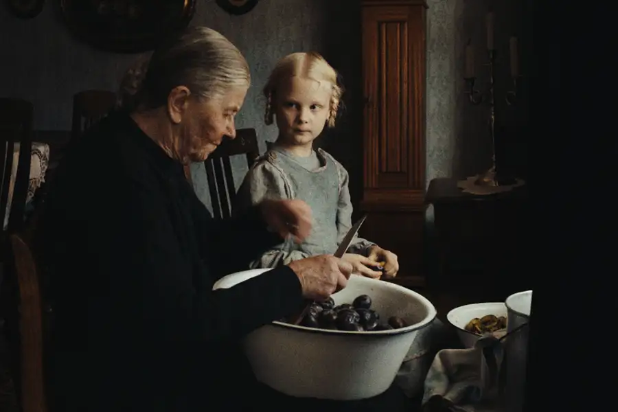 Wpatrując się w słońce - galeria zdjęć - filmweb