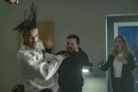 Skylines - galeria zdjęć - filmweb