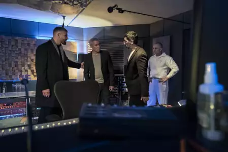 Skylines - galeria zdjęć - filmweb