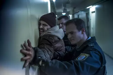 Skylines - galeria zdjęć - filmweb