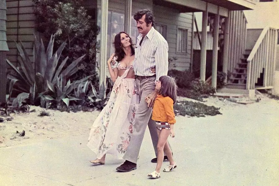 Ładne dziewczyny ustawiają się w szeregu - galeria zdjęć - filmweb