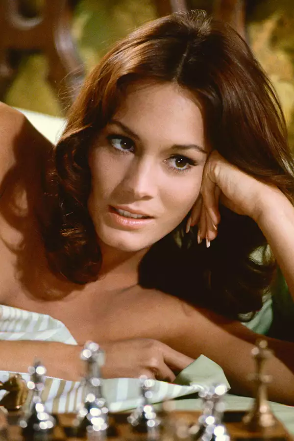 Ładne dziewczyny ustawiają się w szeregu - galeria zdjęć - filmweb