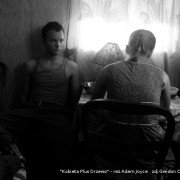 Kobieta plus drzewo - galeria zdjęć - filmweb