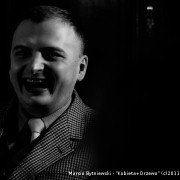 Kobieta plus drzewo - galeria zdjęć - filmweb