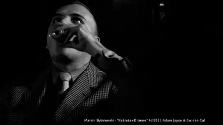 Kobieta plus drzewo - galeria zdjęć - filmweb