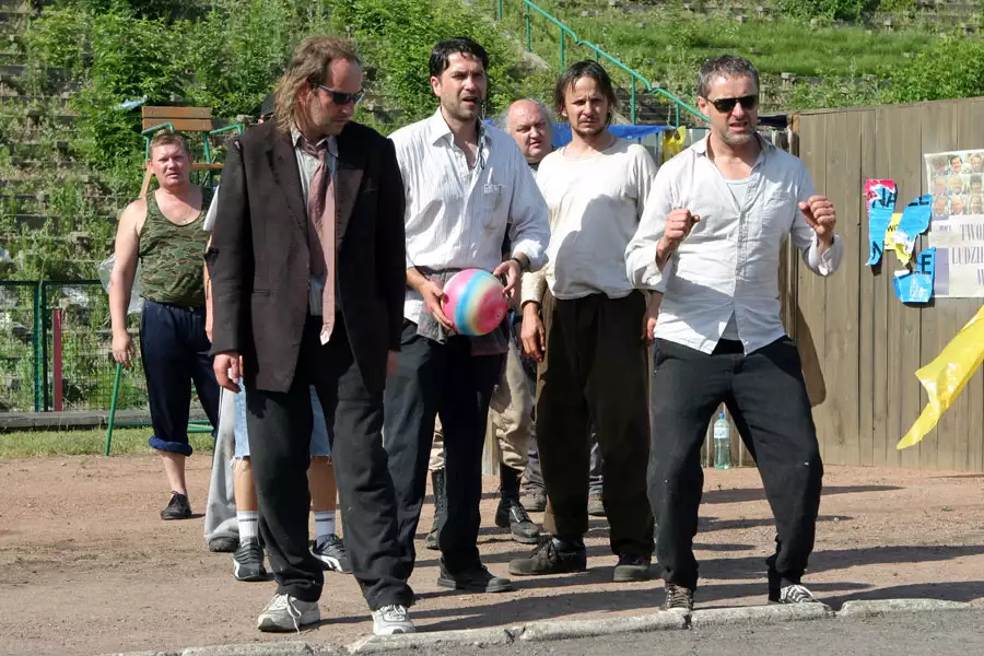 Boisko bezdomnych - galeria zdjęć - filmweb