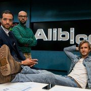 Alibi.com - galeria zdjęć - filmweb