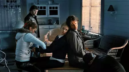 Vares: Gadzina - galeria zdjęć - filmweb