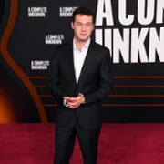 A Complete Unknown - galeria zdjęć - filmweb