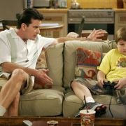 Two and a Half Men - galeria zdjęć - filmweb