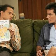 Two and a Half Men - galeria zdjęć - filmweb