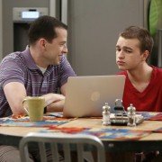 Two and a Half Men - galeria zdjęć - filmweb