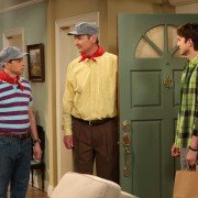 Two and a Half Men - galeria zdjęć - filmweb
