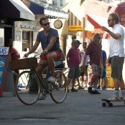 Flaked - galeria zdjęć - filmweb