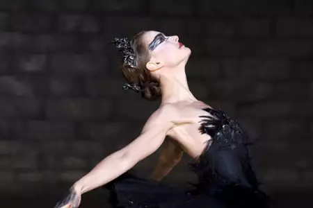 Czarny łabędź - galeria zdjęć - filmweb
