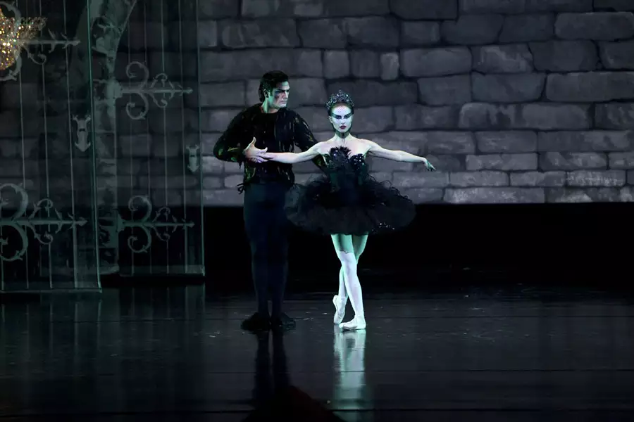Czarny łabędź - galeria zdjęć - filmweb