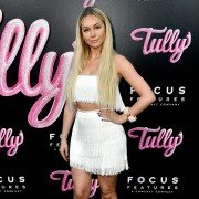 Tully - galeria zdjęć - filmweb
