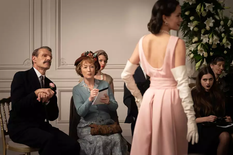 Paryż pani Harris - galeria zdjęć - filmweb