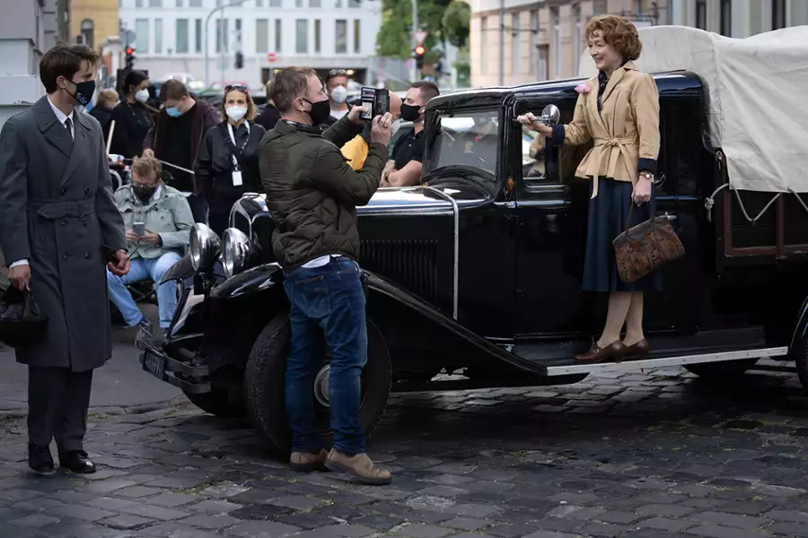 Paryż pani Harris - galeria zdjęć - filmweb