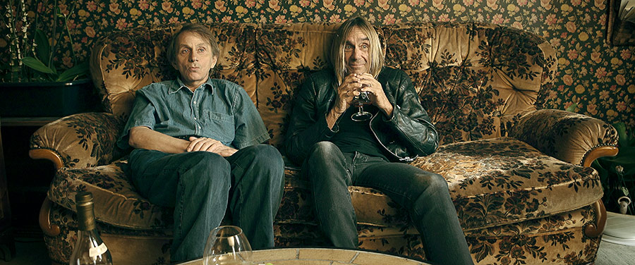 Czy artysta powinien bać się szczęścia? (recenzja filmu Przeżyć: metoda Houellebecqa)