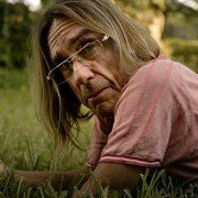 Przeżyć: metoda Houellebecqa - galeria zdjęć - filmweb