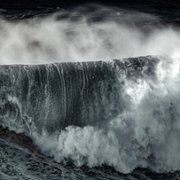 100 Foot Wave - galeria zdjęć - filmweb