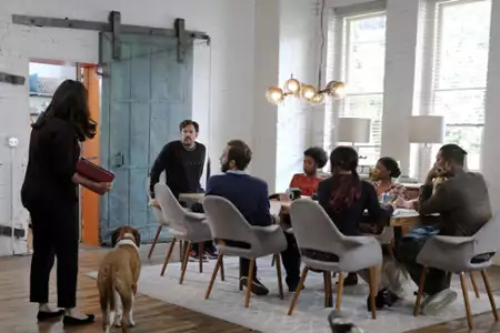 Downward Dog - galeria zdjęć - filmweb