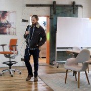 Downward Dog - galeria zdjęć - filmweb