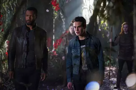 Shadowhunters - galeria zdjęć - filmweb