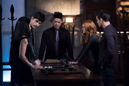 Shadowhunters - galeria zdjęć - filmweb
