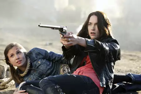 Wynonna Earp - galeria zdjęć - filmweb
