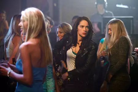 Wynonna Earp - galeria zdjęć - filmweb