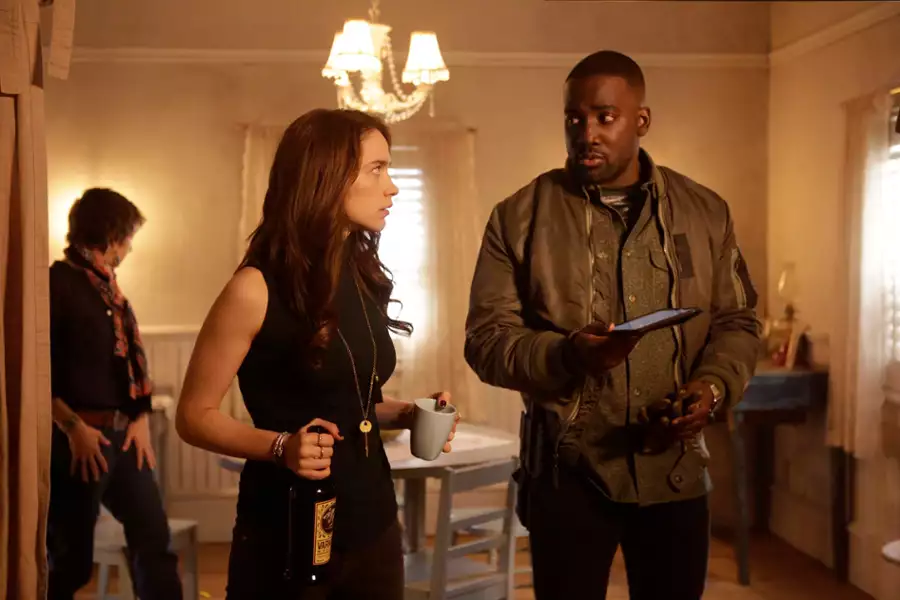 Wynonna Earp - galeria zdjęć - filmweb