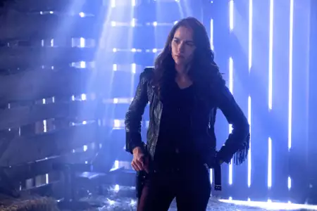 Wynonna Earp - galeria zdjęć - filmweb