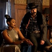 Wynonna Earp - galeria zdjęć - filmweb