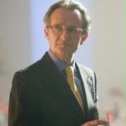 Anton Lesser w Kłopotliwa sprawa