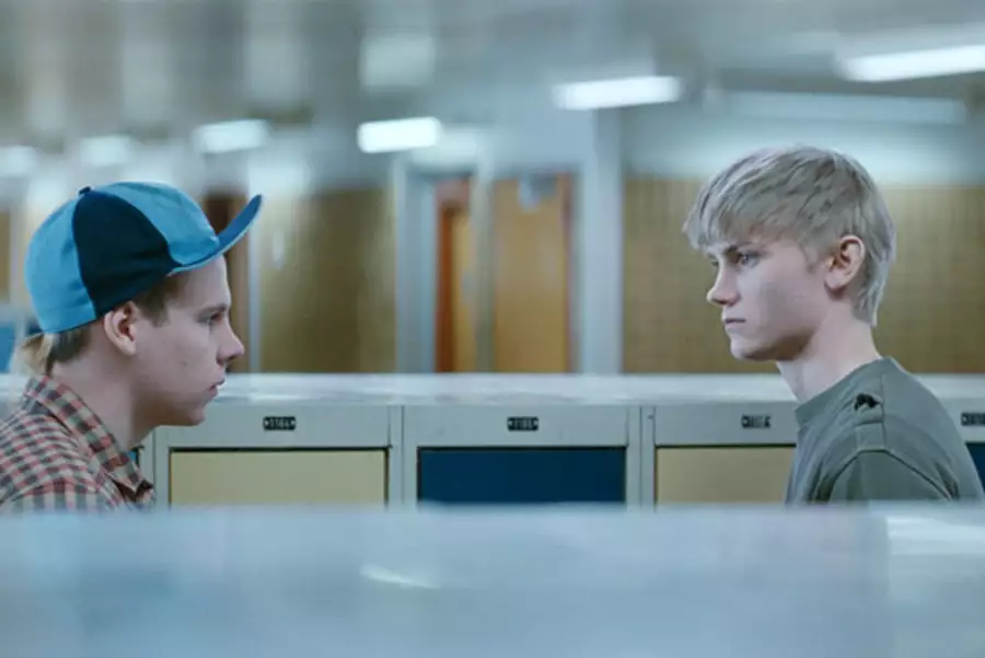 Intruz - galeria zdjęć - filmweb
